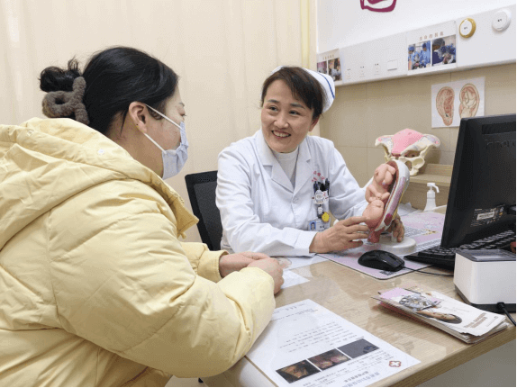 院网站-一场紧急救治，缘于助产士门诊的一次问诊——市妇幼保健院成功救治一例孕晚期卵巢蒂扭转孕妇121