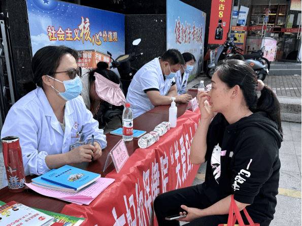 院网站-市妇幼保健院深入奥林花园社区开展义诊活动111