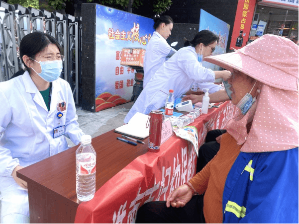 院网站-市妇幼保健院深入奥林花园社区开展义诊活动384