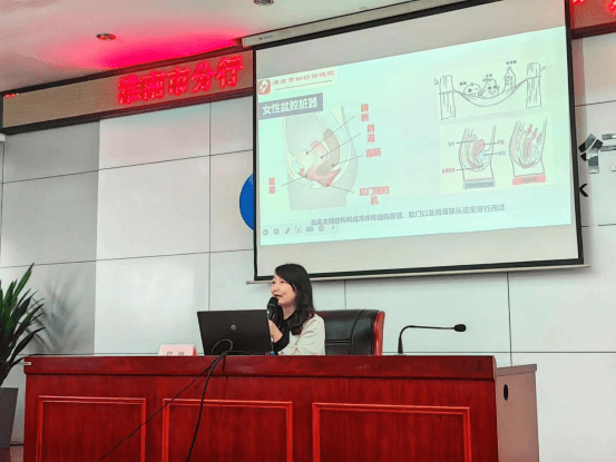 市妇幼保健院组织医护专家团队走进建设银行淮南市分行开展科普讲座394