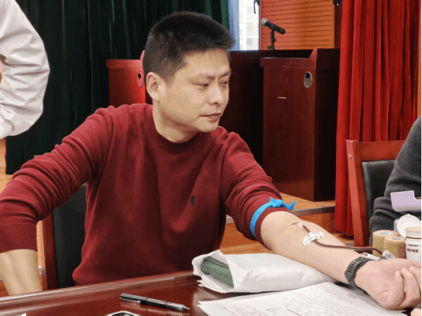 院网站-热血江淮我带头 履职担当显初心——淮南市妇幼保健院组织开展无偿献血活动800