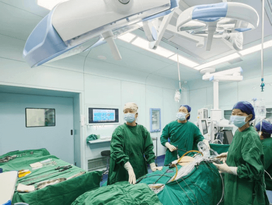 淮南市妇幼保健院妇二科成功完成一例腹腔镜下巨大卵巢肿瘤切除术112 淮南市妇幼保健院妇二科成功完成一例腹腔镜下巨大卵巢肿瘤切除术112