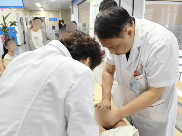 市妇幼保健院（市儿童医院）联合市高新人民医院举行儿科义诊活动580