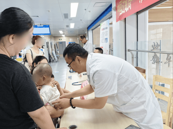 市妇幼保健院（市儿童医院）联合市高新人民医院举行儿科义诊活动615